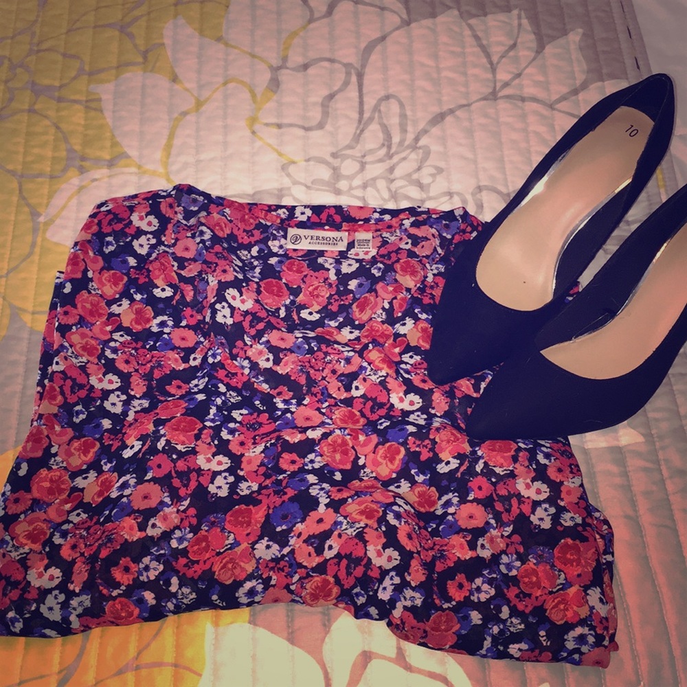 Loose fitting 🌺 top